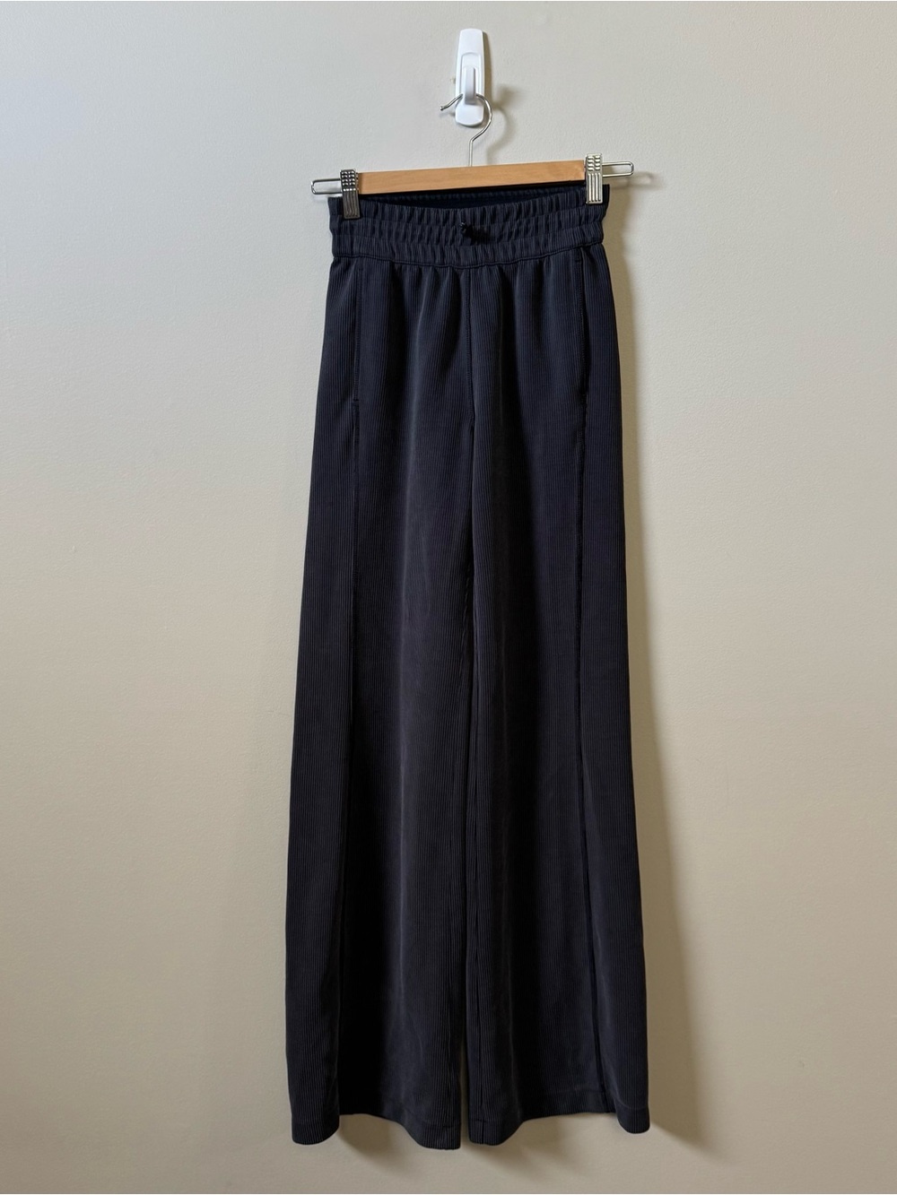 Lululemon ribbed Softstreme high rise black pants - size 0 - Picture 2 of 6